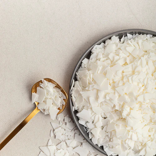 Waarom gebruiken we sojawas in onze kaarsen? Kom meer te weten van de voordelen van niet-giftige, schonere verbranding, langere levensduur en beter ruikende sojakaarsen