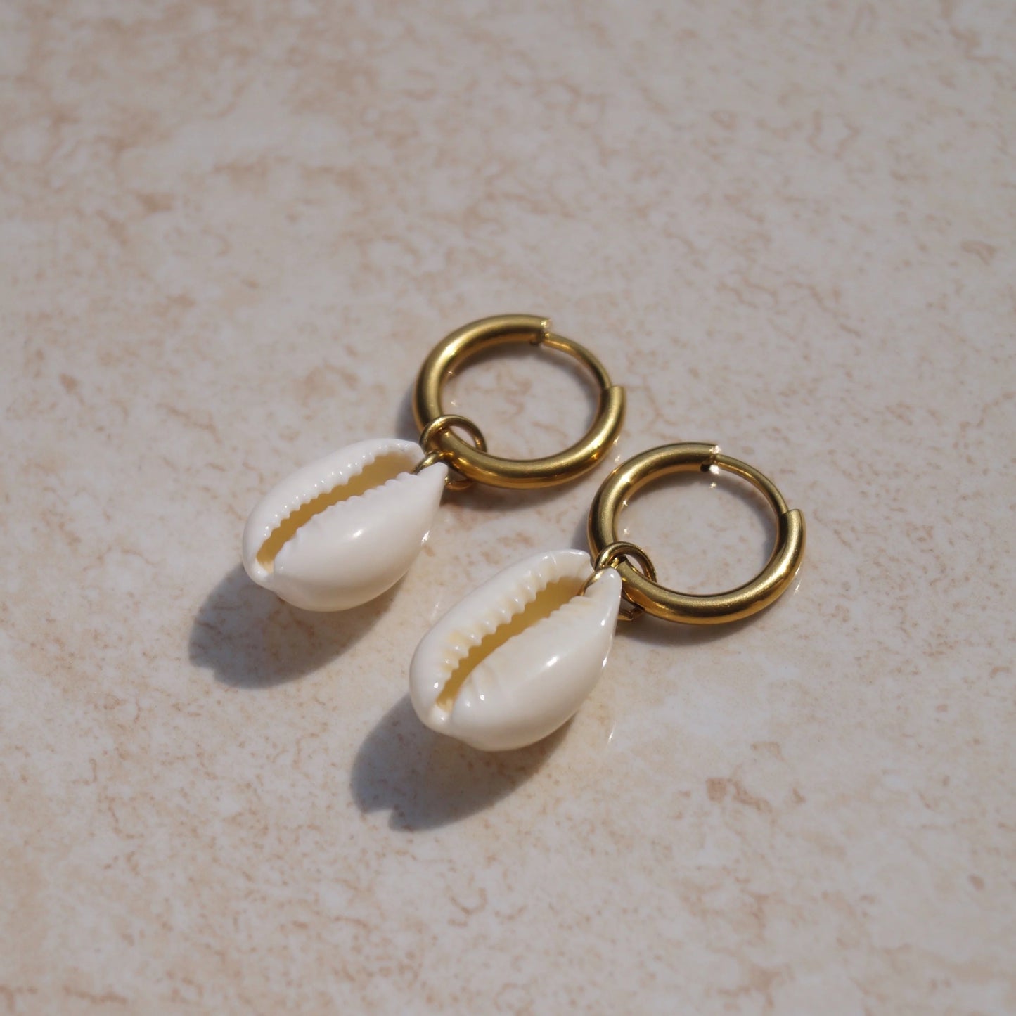 Cowrie shell - oorbellen