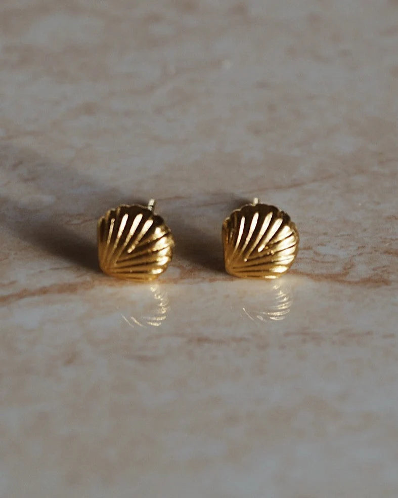 Mini shell studs - oorbellen